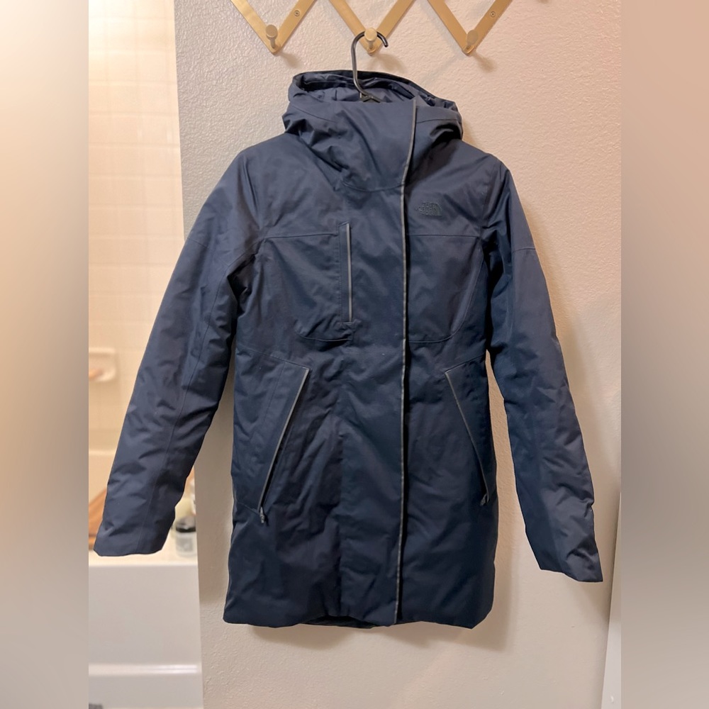 Navy blue, small, North Face, waterproof, down coat. Only worn 3 times!